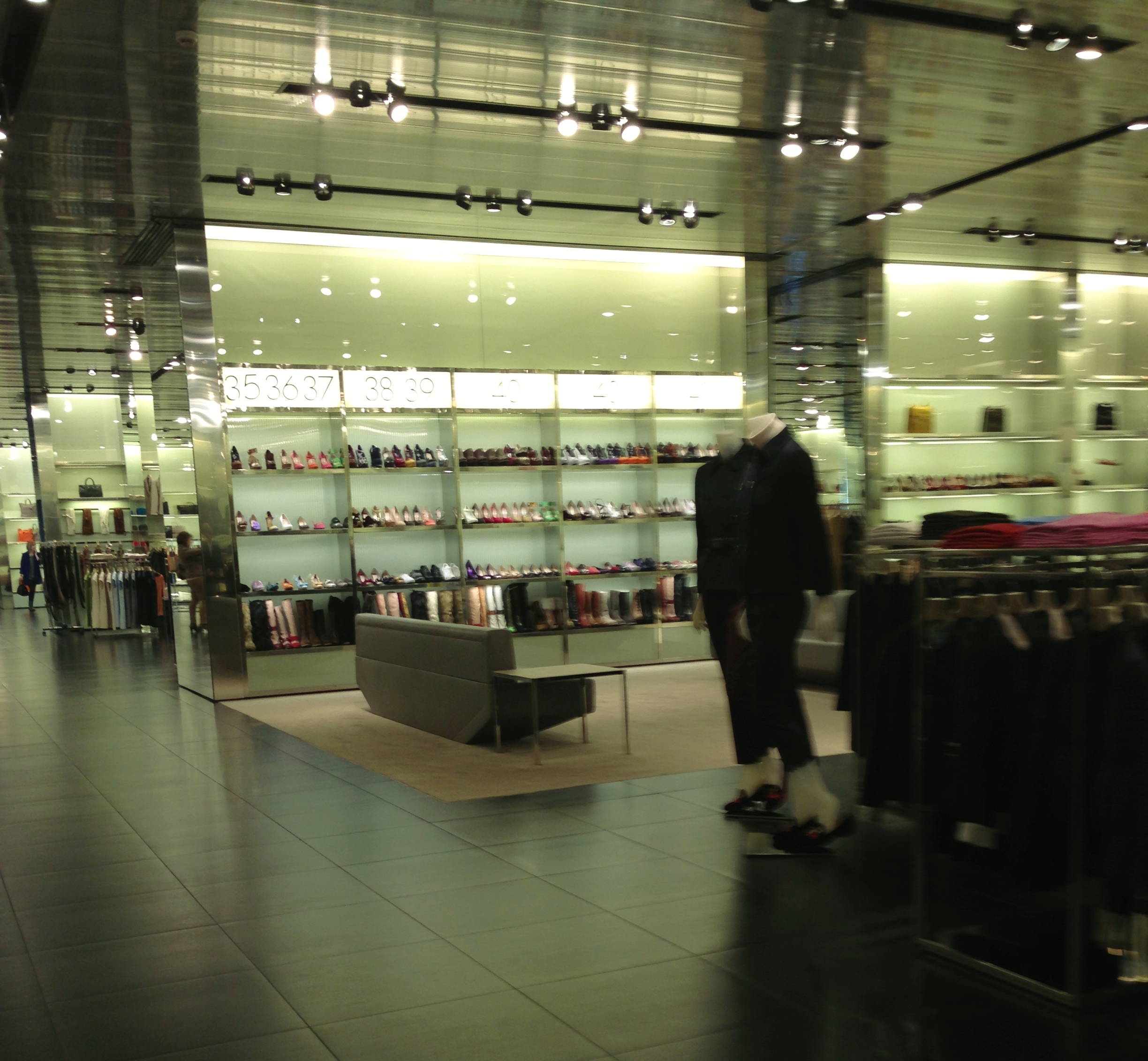 Outlet prada outlet space