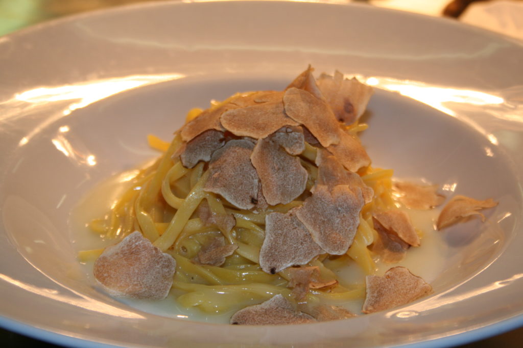 Gastronomia italiana: Tagliolini al Tartufo Bianco (trufa branca)