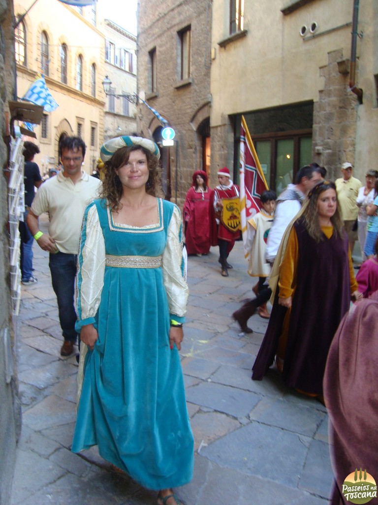 Festa Medieval de Volterra - Vista com roupa medieval e participe!