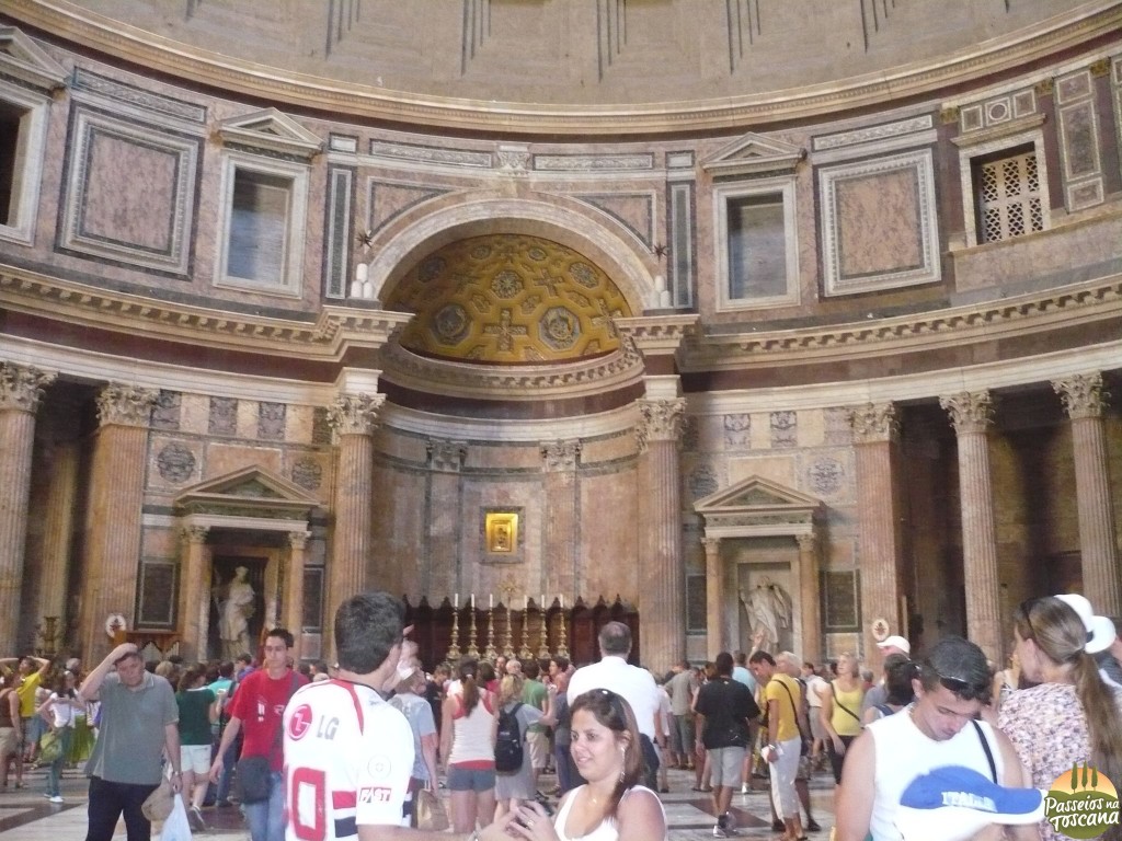 dentro do Pantheon