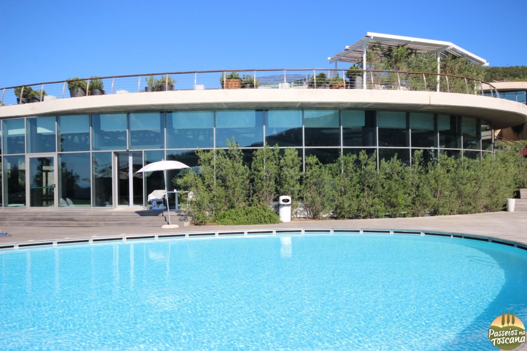 piscina externa - terraço em cima
