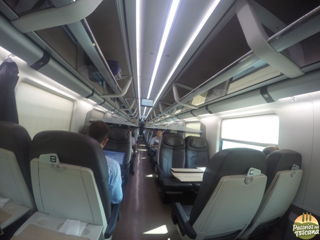 dentro do trem