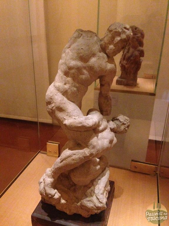 O "rascunho" da escultura Os dois lutadores, que Michelangelo não levou adiante.